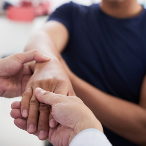 wrist-pain-mti-physical therapy-bellevue-edmonds-seattle-WA